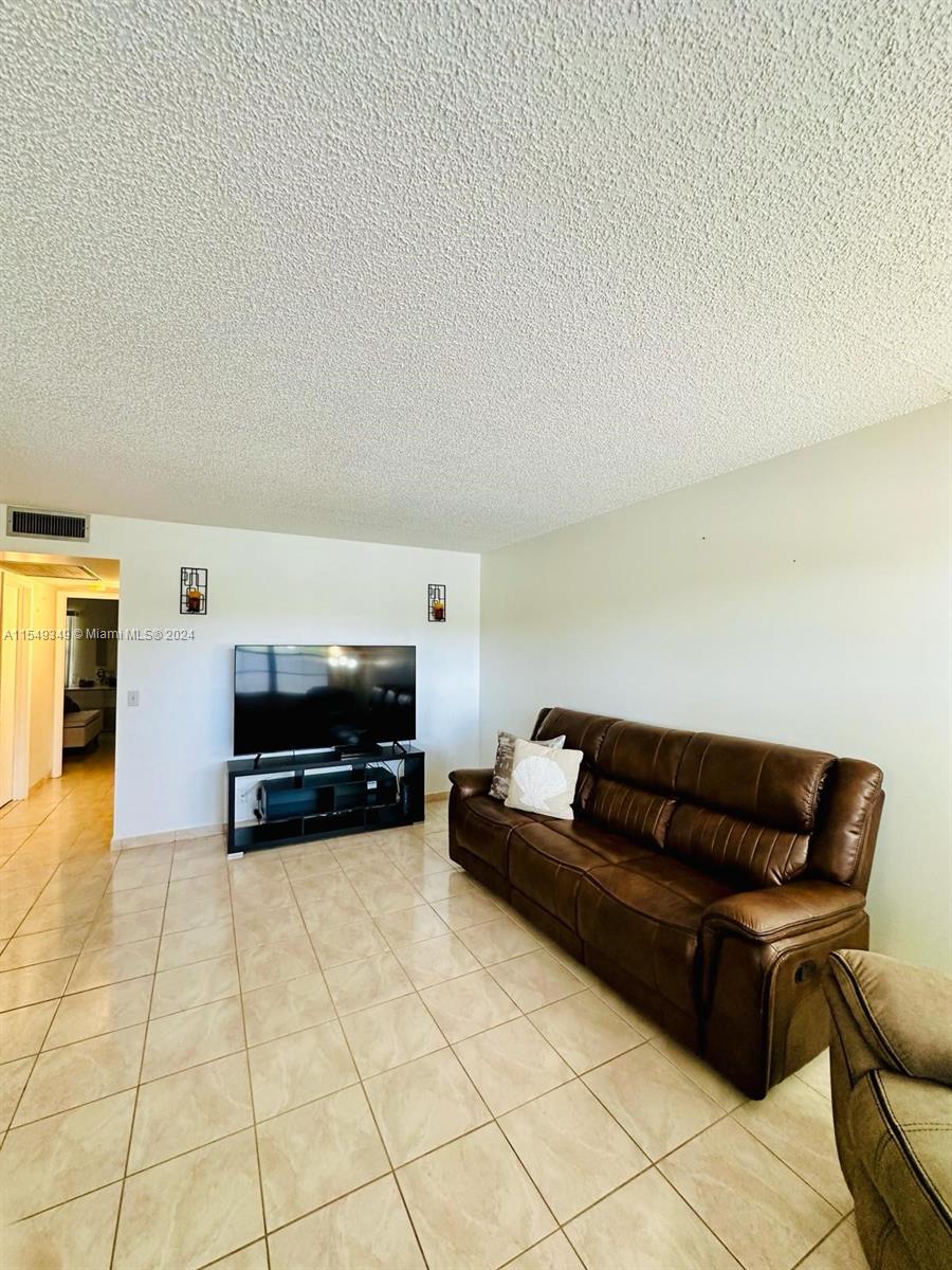 551 135th Ave, Pembroke Pines, FL, 33027 United States, 2 Bedrooms Bedrooms, ,1 BathroomBathrooms,Residential,For Sale,135th Ave,A11549349