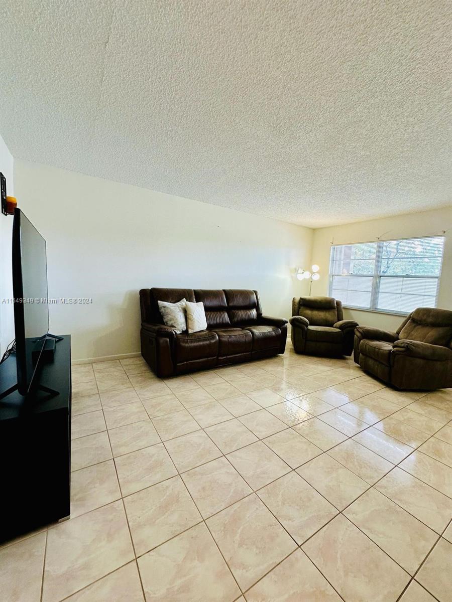 551 135th Ave, Pembroke Pines, FL, 33027 United States, 2 Bedrooms Bedrooms, ,1 BathroomBathrooms,Residential,For Sale,135th Ave,A11549349