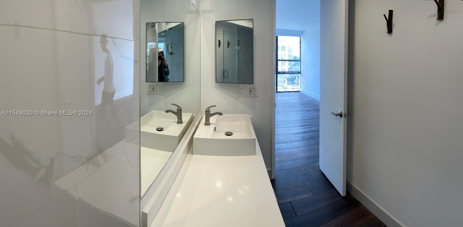 600 NE 36th St 423, Miami, Florida 33137, 2 Bedrooms Bedrooms, ,2 BathroomsBathrooms,Residential,For Sale,600 NE 36th St 423,A11549030