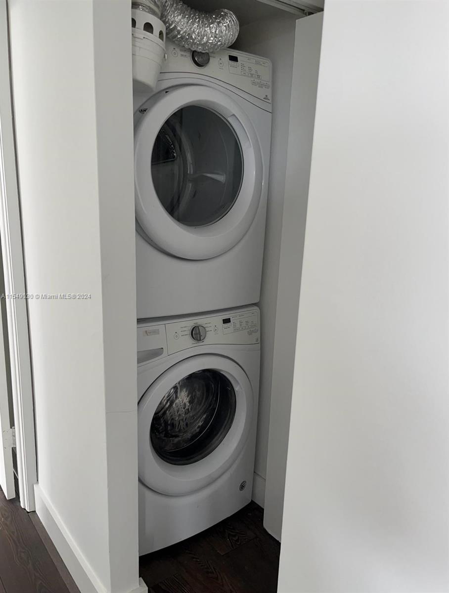 600 NE 36th St 423, Miami, Florida 33137, 2 Bedrooms Bedrooms, ,2 BathroomsBathrooms,Residential,For Sale,600 NE 36th St 423,A11549030