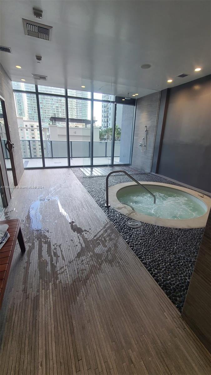 45 SW 9th St 1503, Miami, Florida 33130, 2 Bedrooms Bedrooms, ,2 BathroomsBathrooms,Residentiallease,For Rent,45 SW 9th St 1503,A11549234