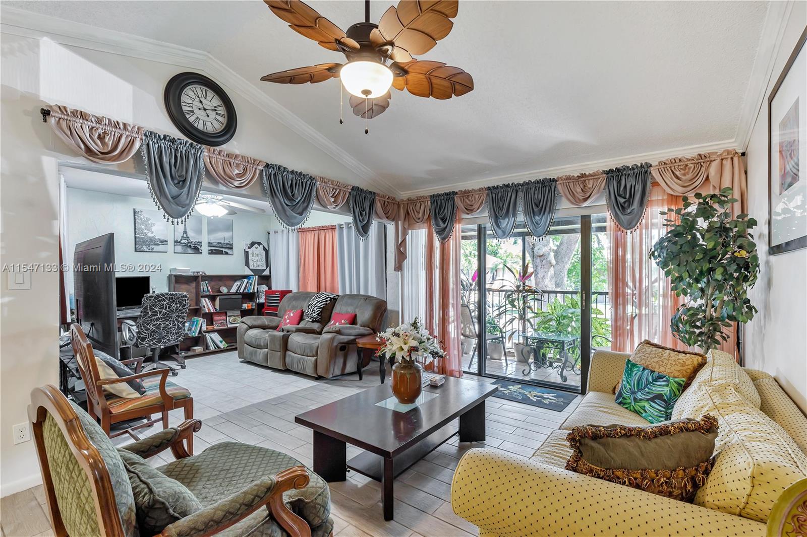 5805 Washington St 17, Hollywood, Florida 33023, 2 Bedrooms Bedrooms, ,2 BathroomsBathrooms,Residential,For Sale,5805 Washington St 17,A11547133