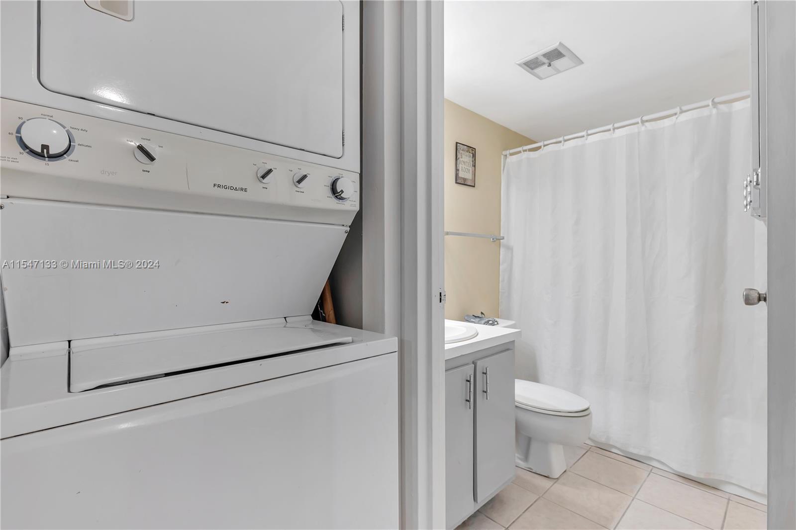 5805 Washington St 17, Hollywood, Florida 33023, 2 Bedrooms Bedrooms, ,2 BathroomsBathrooms,Residential,For Sale,5805 Washington St 17,A11547133