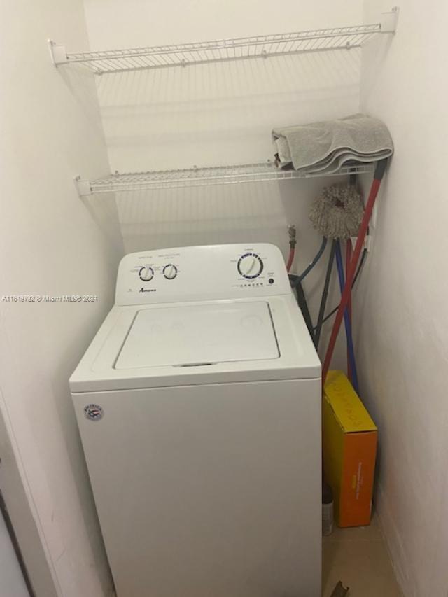 3129 Hollywood Blvd, Hollywood, Florida 33021, 2 Bedrooms Bedrooms, ,2 BathroomsBathrooms,Residential,For Sale,3129 Hollywood Blvd,A11549732