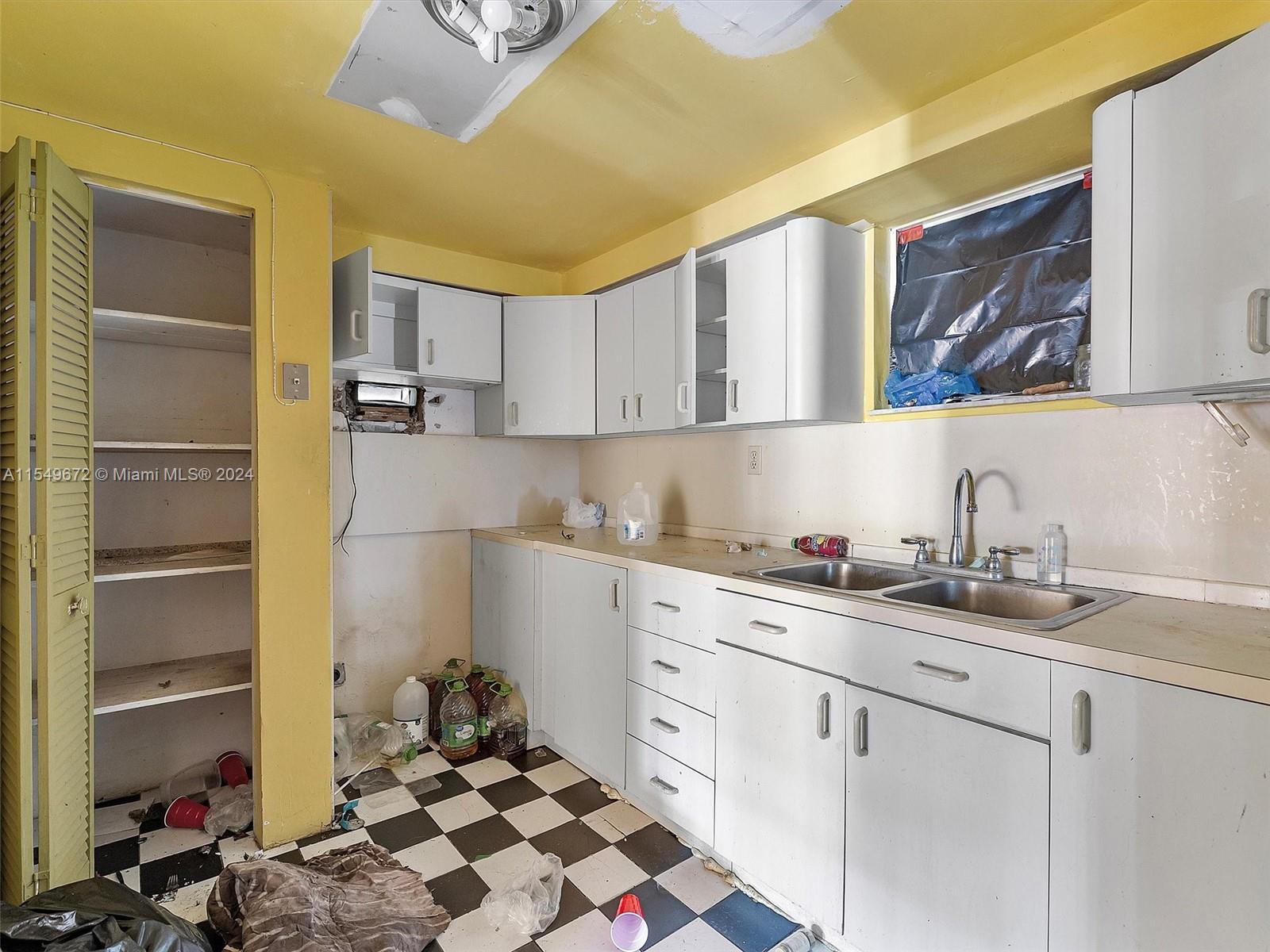 3237 SW 2nd St, Miami, Florida 33135, 3 Bedrooms Bedrooms, 6 Rooms Rooms,2 BathroomsBathrooms,Residential,For Sale,3237 SW 2nd St,A11549672