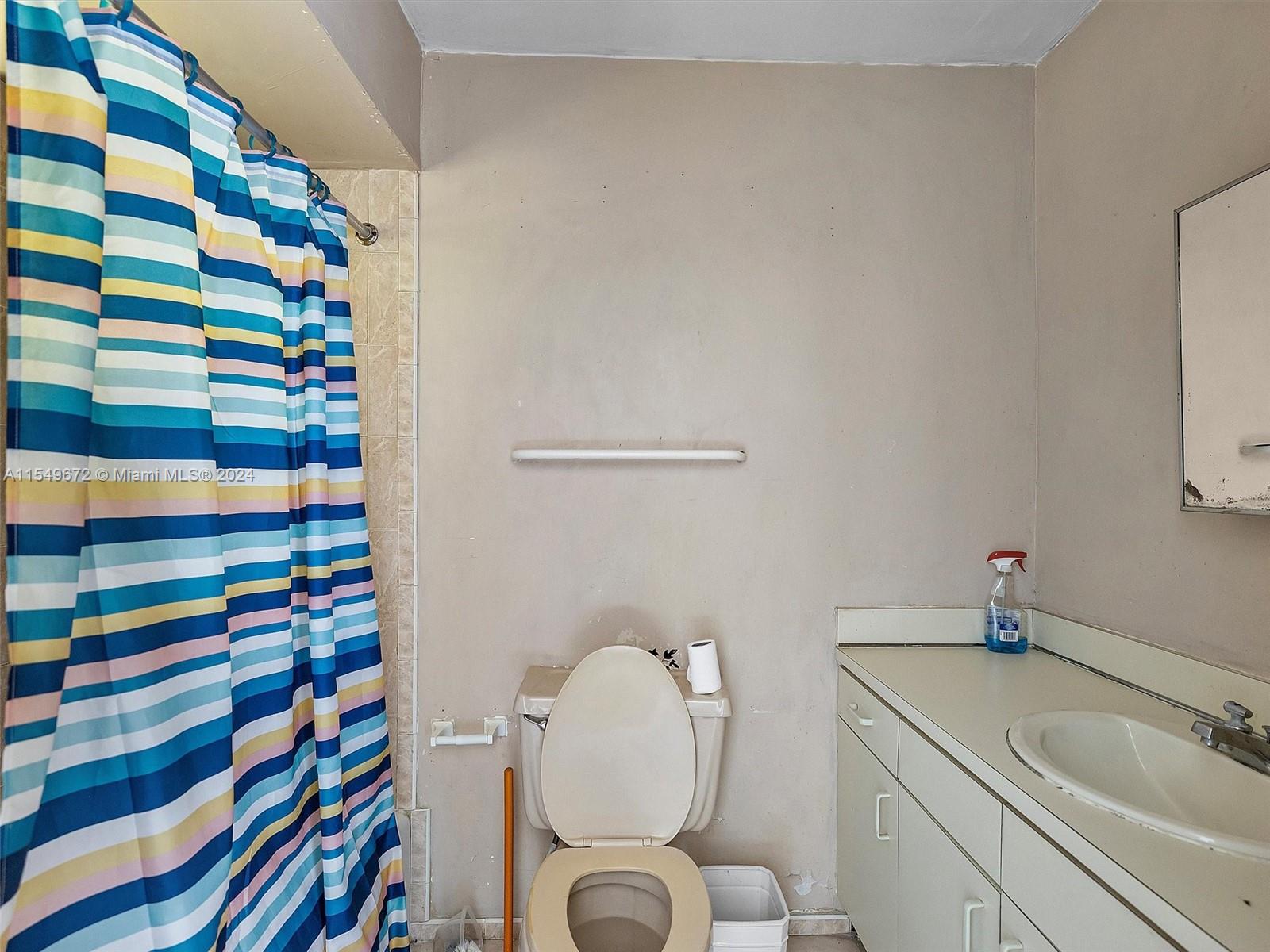 3237 SW 2nd St, Miami, Florida 33135, 3 Bedrooms Bedrooms, 6 Rooms Rooms,2 BathroomsBathrooms,Residential,For Sale,3237 SW 2nd St,A11549672