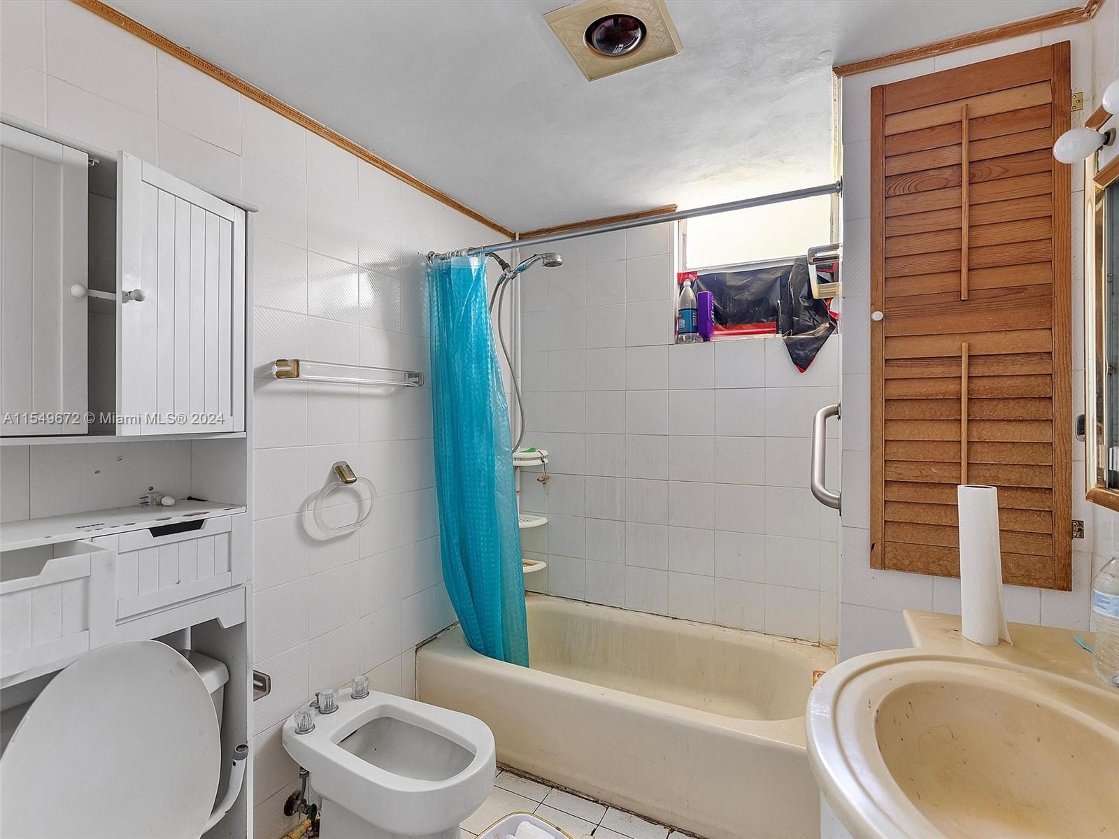 3237 SW 2nd St, Miami, Florida 33135, 3 Bedrooms Bedrooms, 6 Rooms Rooms,2 BathroomsBathrooms,Residential,For Sale,3237 SW 2nd St,A11549672