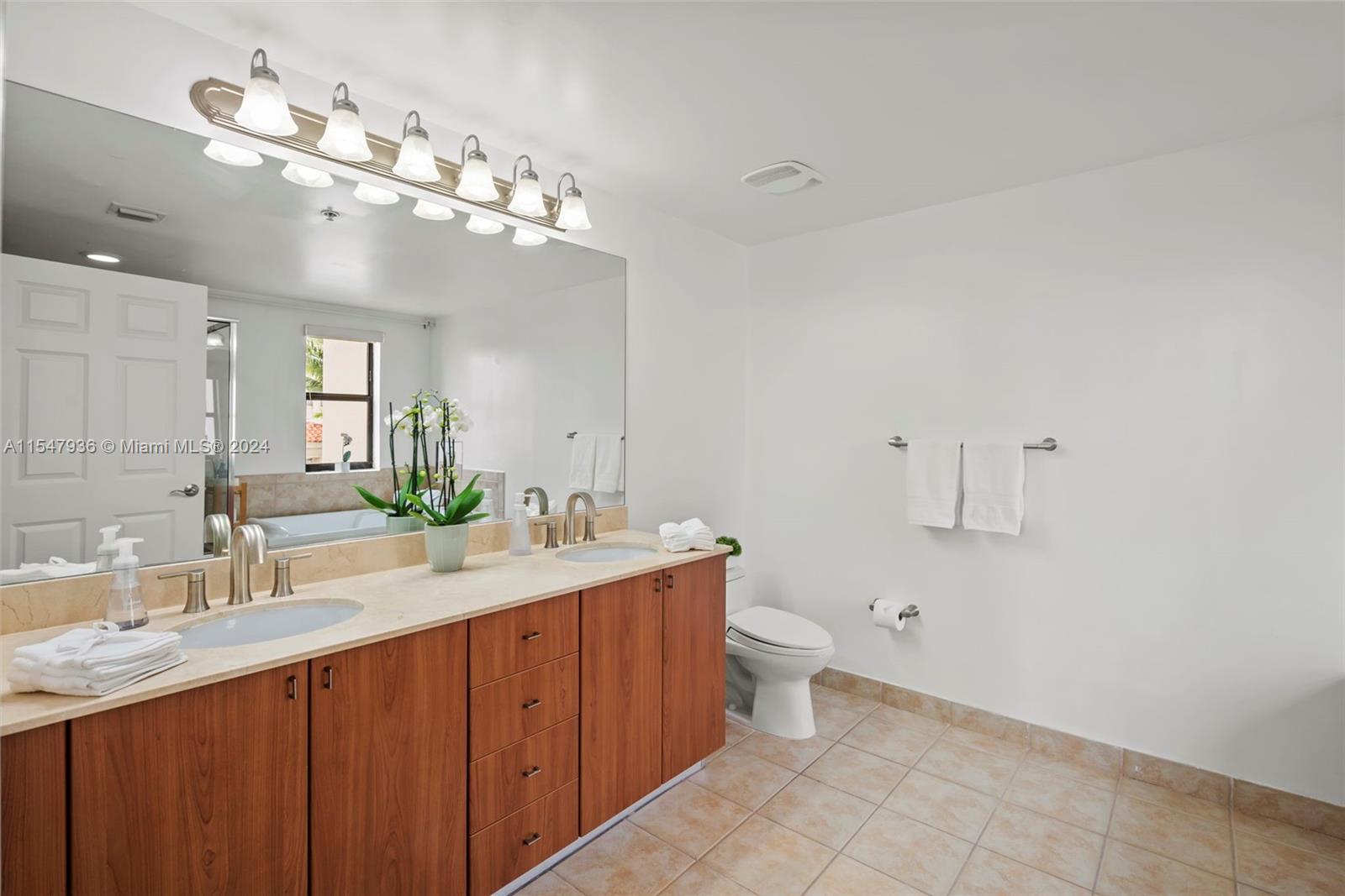 888 S Douglas Rd 917, Coral Gables, Florida 33134, 2 Bedrooms Bedrooms, ,2 BathroomsBathrooms,Residential,For Sale,888 S Douglas Rd 917,A11547936
