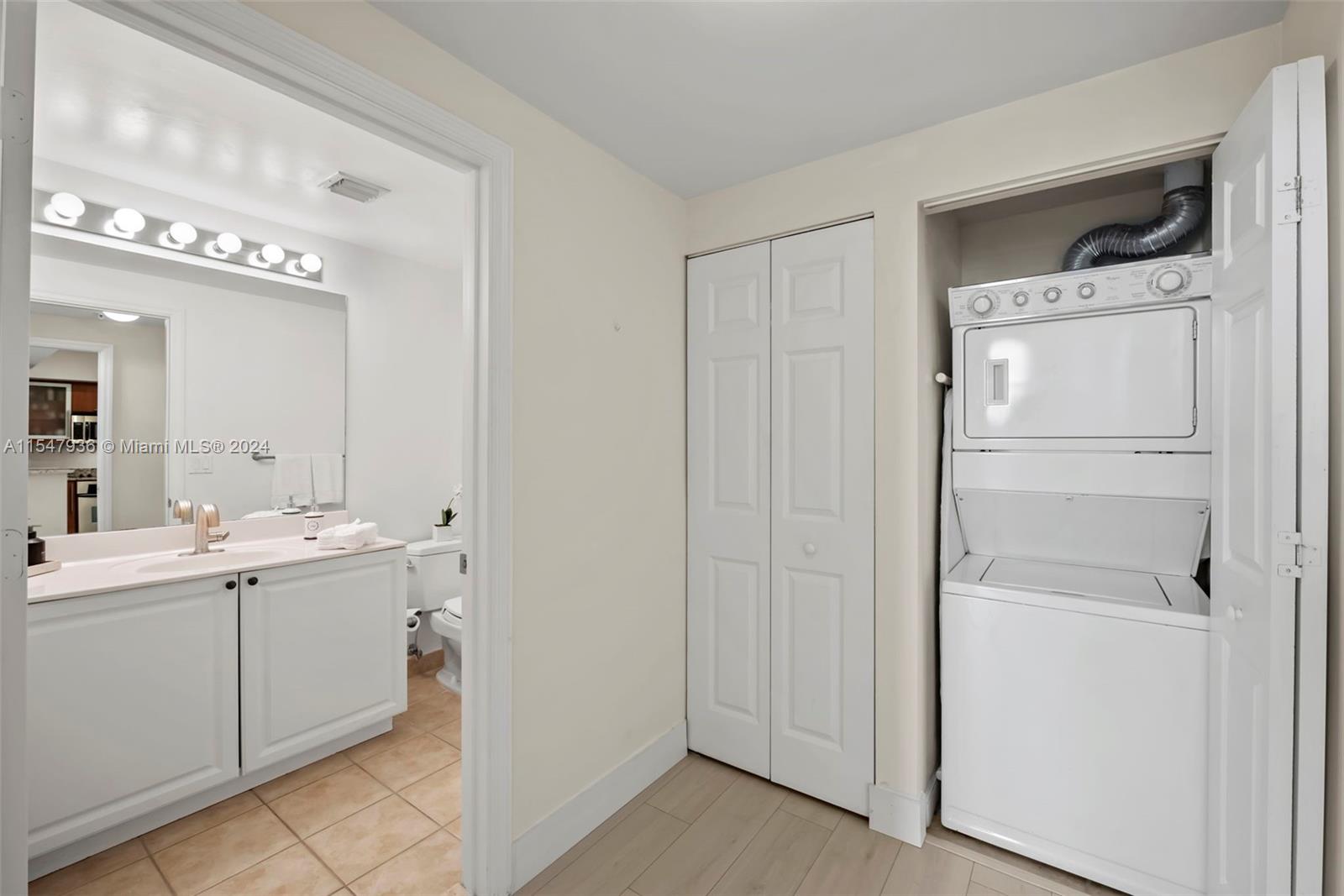 888 S Douglas Rd 917, Coral Gables, Florida 33134, 2 Bedrooms Bedrooms, ,2 BathroomsBathrooms,Residential,For Sale,888 S Douglas Rd 917,A11547936