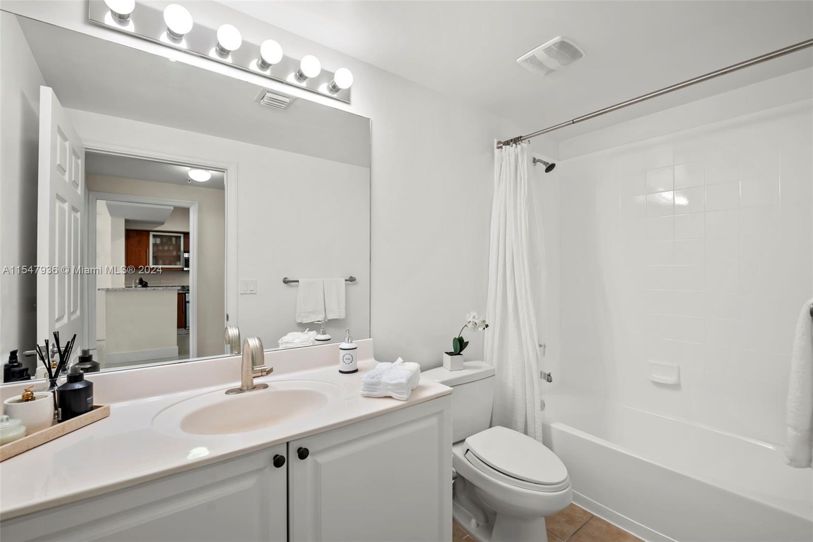 888 S Douglas Rd 917, Coral Gables, Florida 33134, 2 Bedrooms Bedrooms, ,2 BathroomsBathrooms,Residential,For Sale,888 S Douglas Rd 917,A11547936