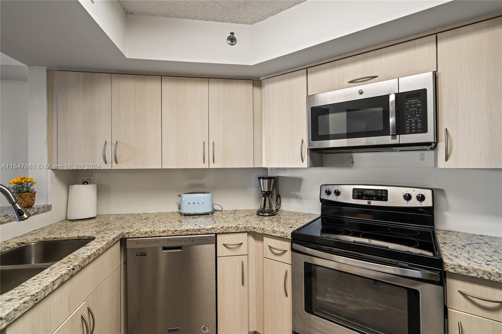 6767 Collins Ave 1408, Miami Beach, Florida 33141, 2 Bedrooms Bedrooms, ,2 BathroomsBathrooms,Residential,For Sale,6767 Collins Ave 1408,A11547881