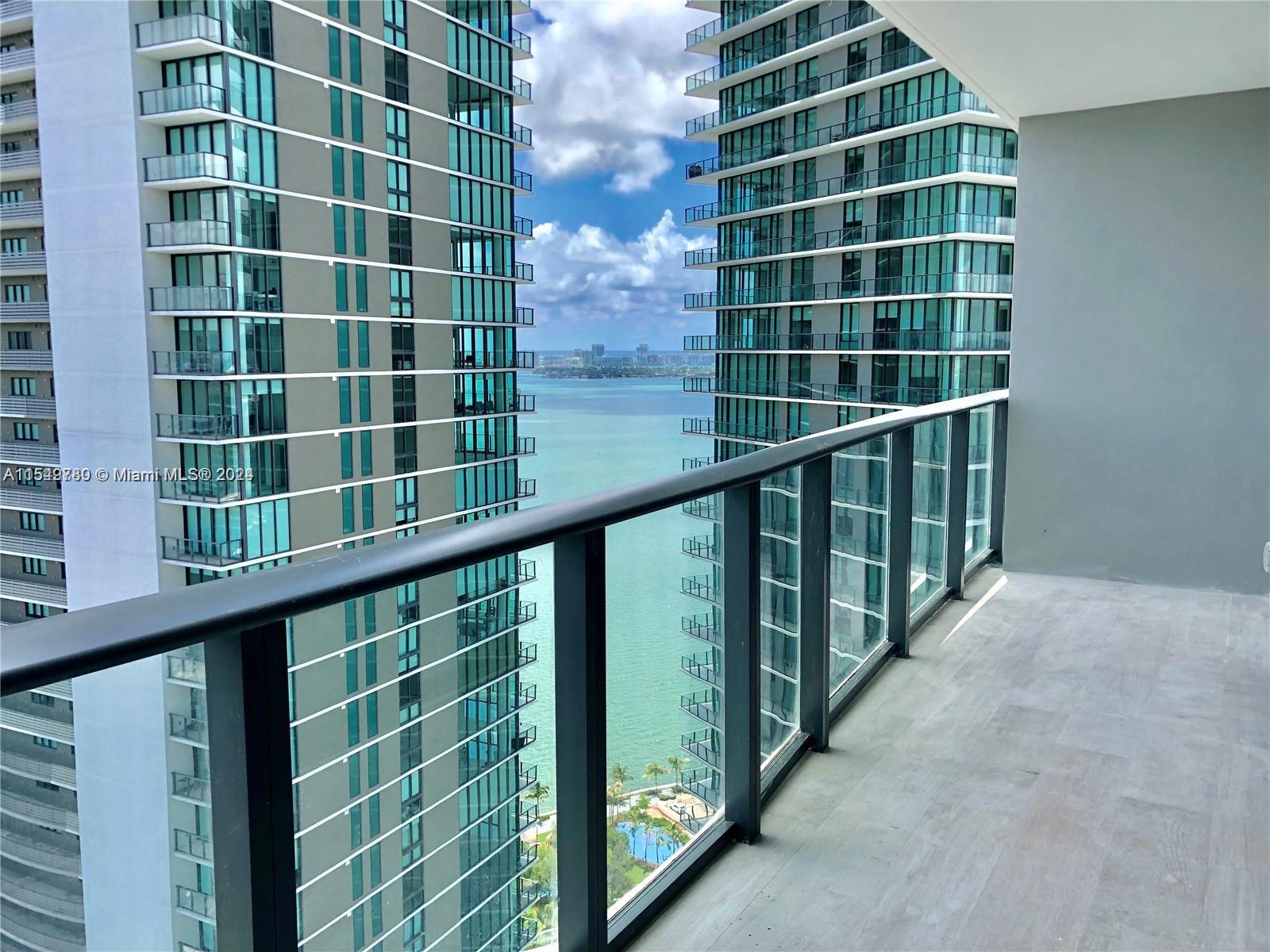 Apartamento à Venda em Miami, FL