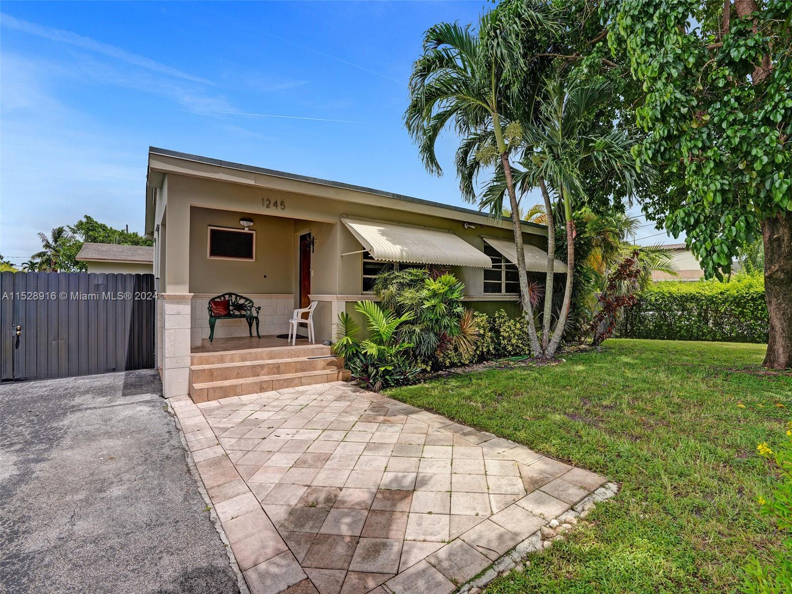 1245 SW 90th Ave  For Sale A11528916, FL