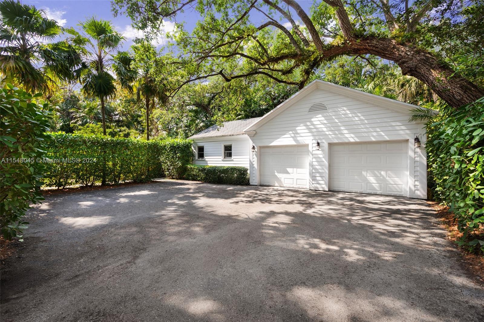 1717 Bayshore Dr, Coconut Grove, FL, 33133 United States, 5 Bedrooms Bedrooms, ,4 BathroomsBathrooms,Residential,For Sale,Bayshore Dr,A11548045