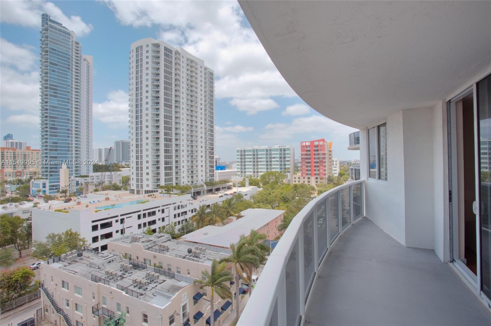 Spectacular 2 bedrooms and 2 baths. Amazing skylines and bay views. Modern kitchen, stainless steel appliances, cherry laminate wood floors, granite countertops, and Berber carpet in bedrooms. The building offers a gym, pool, and a social room.
