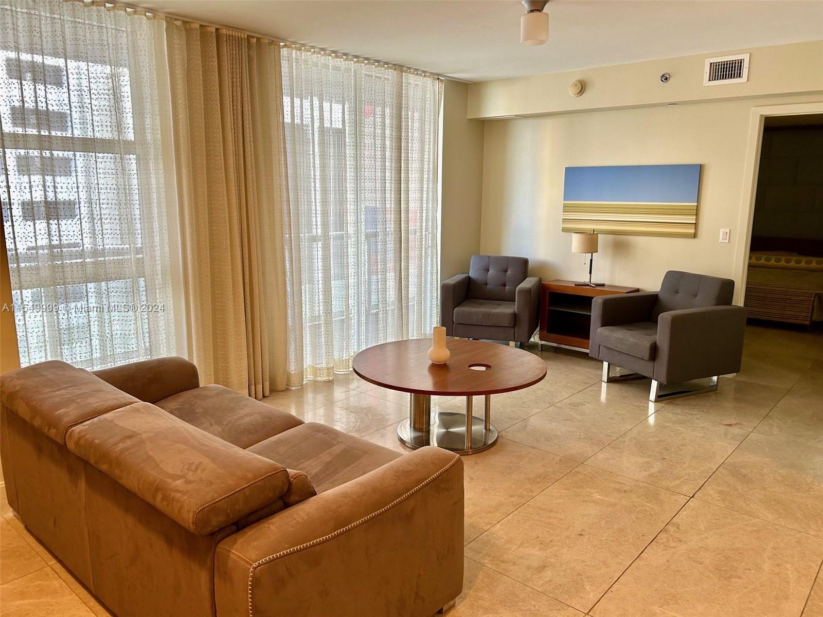 Fully furnished corner Park Suite, one bedroom plus DEN/Family with 2 full bathrooms. 
Completely equipped. Rent includes basic cable & internet, water, free electric car charges and amenities. Parking located on the same floor for additional convenience.