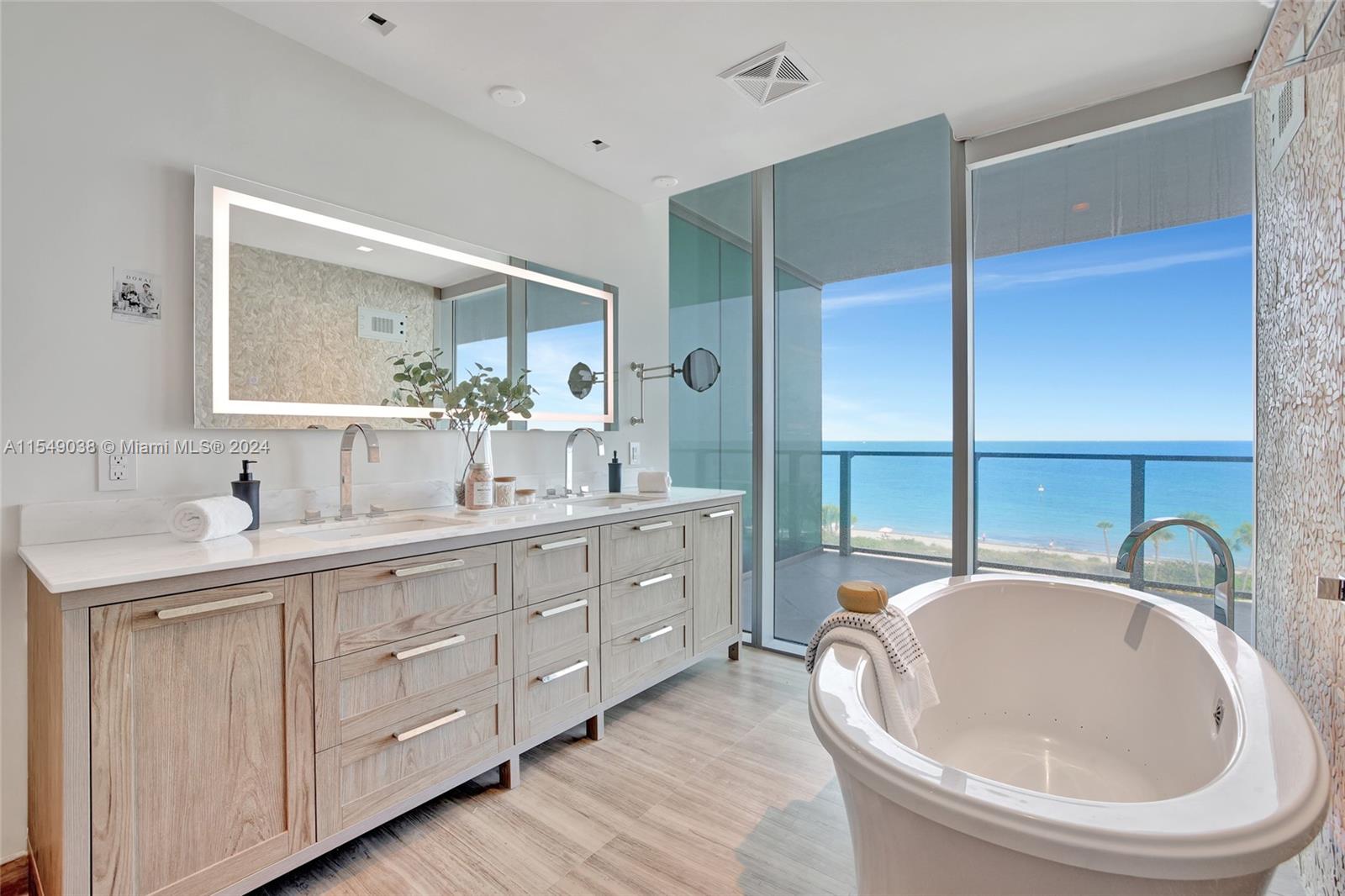 360 Ocean Dr, Key Biscayne, FL, 33149 United States, 4 Bedrooms Bedrooms, ,6 BathroomsBathrooms,Residential,For Sale,Ocean Dr,A11549038