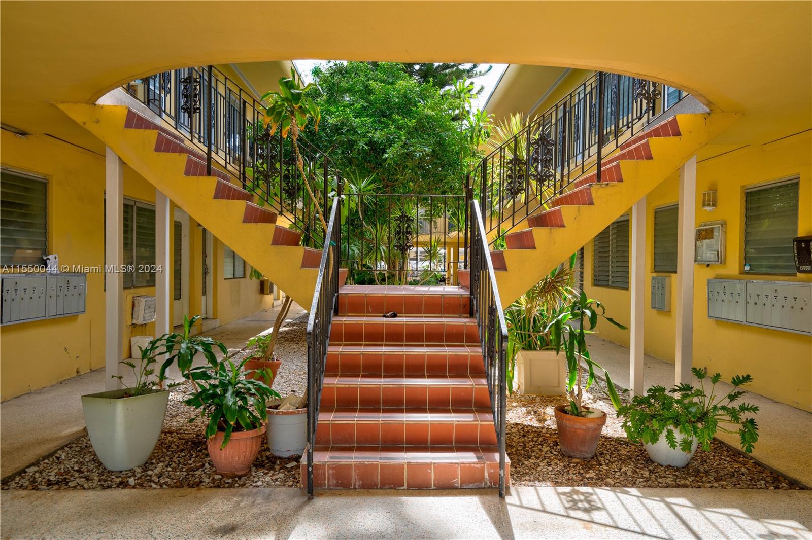 65 Washington Ave 6, Miami Beach, Florida 33139, ,1 BathroomBathrooms,Residential,For Sale,65 Washington Ave 6,A11550044