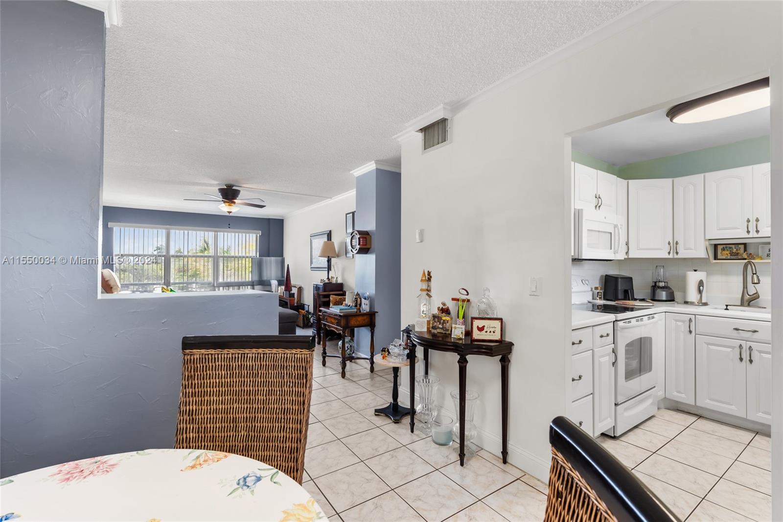 2555 NE 11th St 303, Fort Lauderdale, Florida 33304, 1 Bedroom Bedrooms, ,1 BathroomBathrooms,Residential,For Sale,2555 NE 11th St 303,A11550034