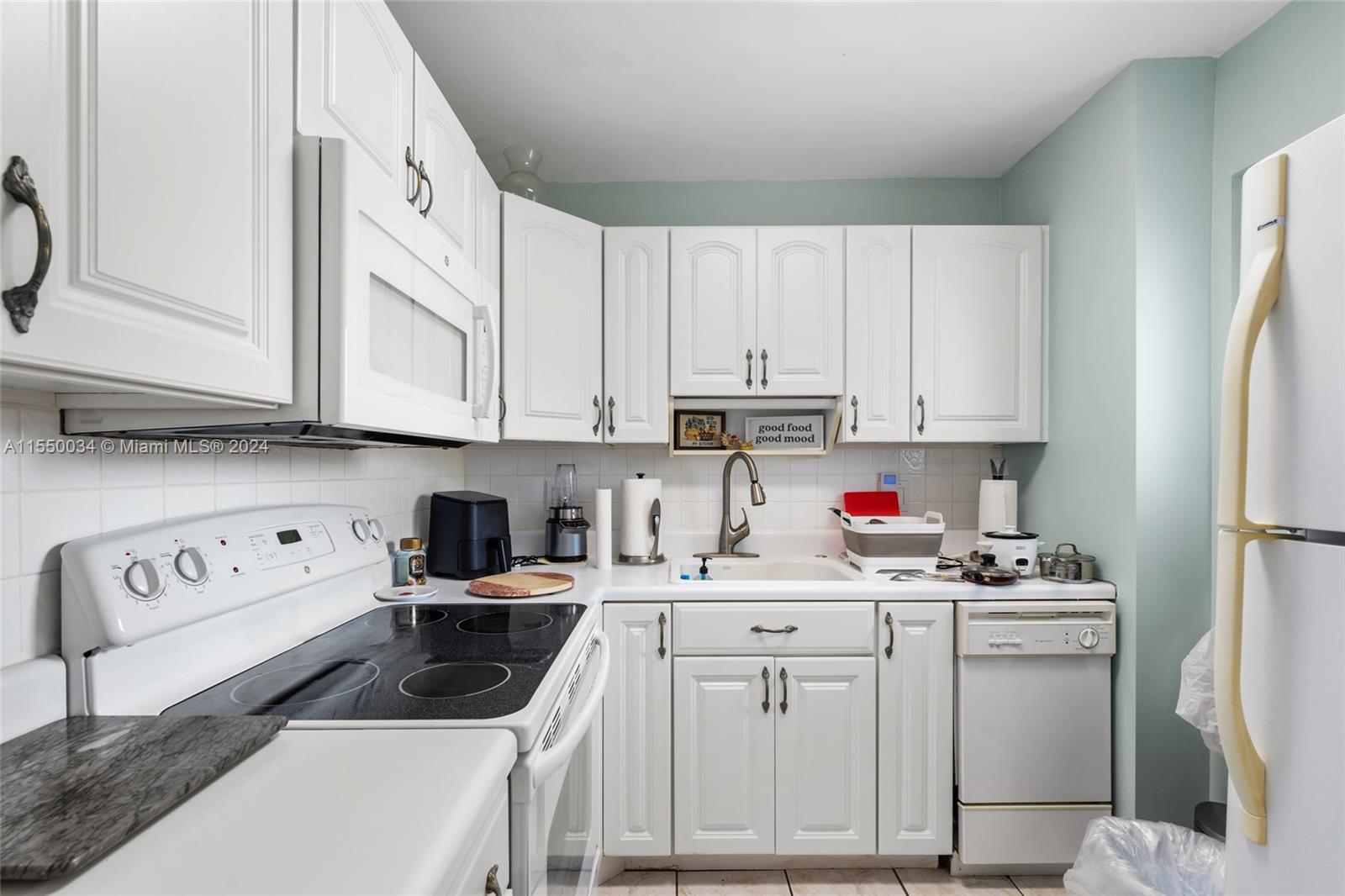 2555 11th St, Fort Lauderdale, FL, 33304 United States, 1 Bedroom Bedrooms, ,1 BathroomBathrooms,Residential,For Sale,11th St,A11550034