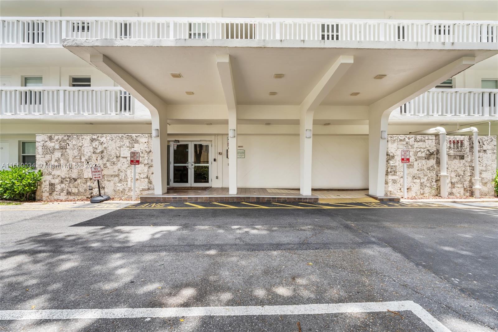 2555 NE 11th St 303, Fort Lauderdale, Florida 33304, 1 Bedroom Bedrooms, ,1 BathroomBathrooms,Residential,For Sale,2555 NE 11th St 303,A11550034