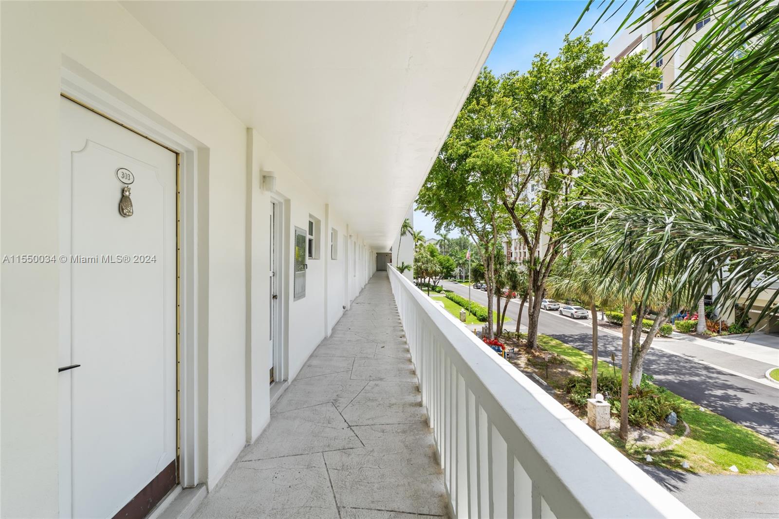 2555 NE 11th St 303, Fort Lauderdale, Florida 33304, 1 Bedroom Bedrooms, ,1 BathroomBathrooms,Residential,For Sale,2555 NE 11th St 303,A11550034