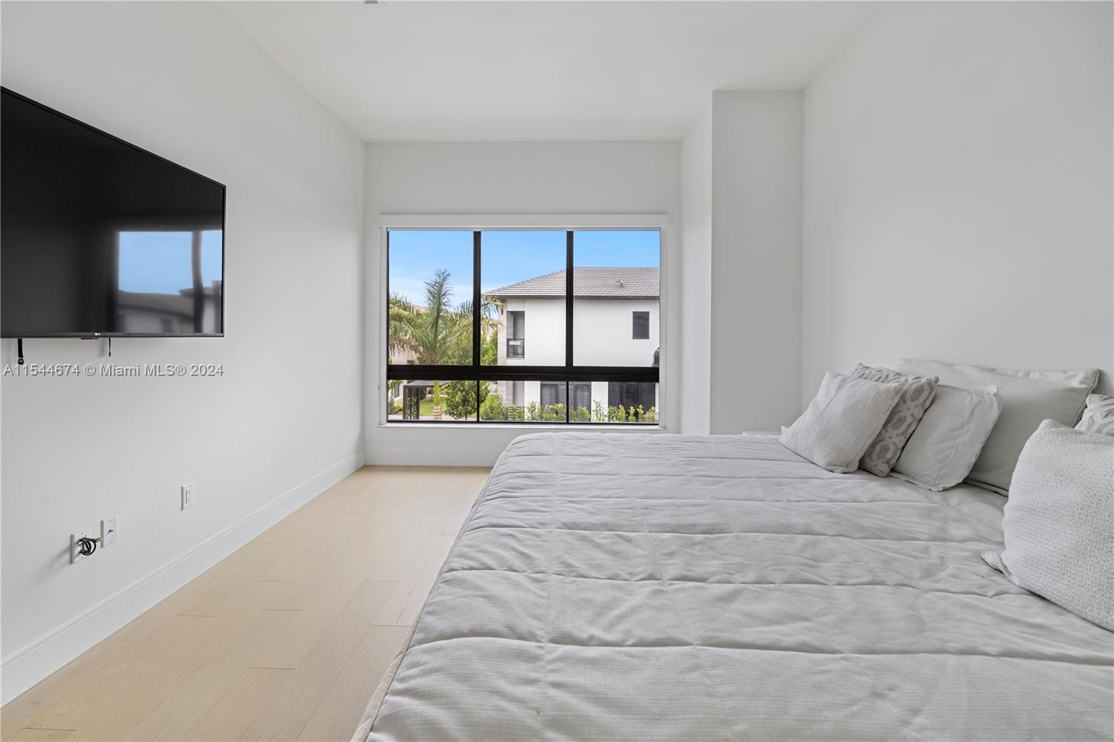 8144 NW 43rd St, Doral, Florida 33166, 4 Bedrooms Bedrooms, ,4 BathroomsBathrooms,Residential,For Sale,8144 NW 43rd St,A11544674