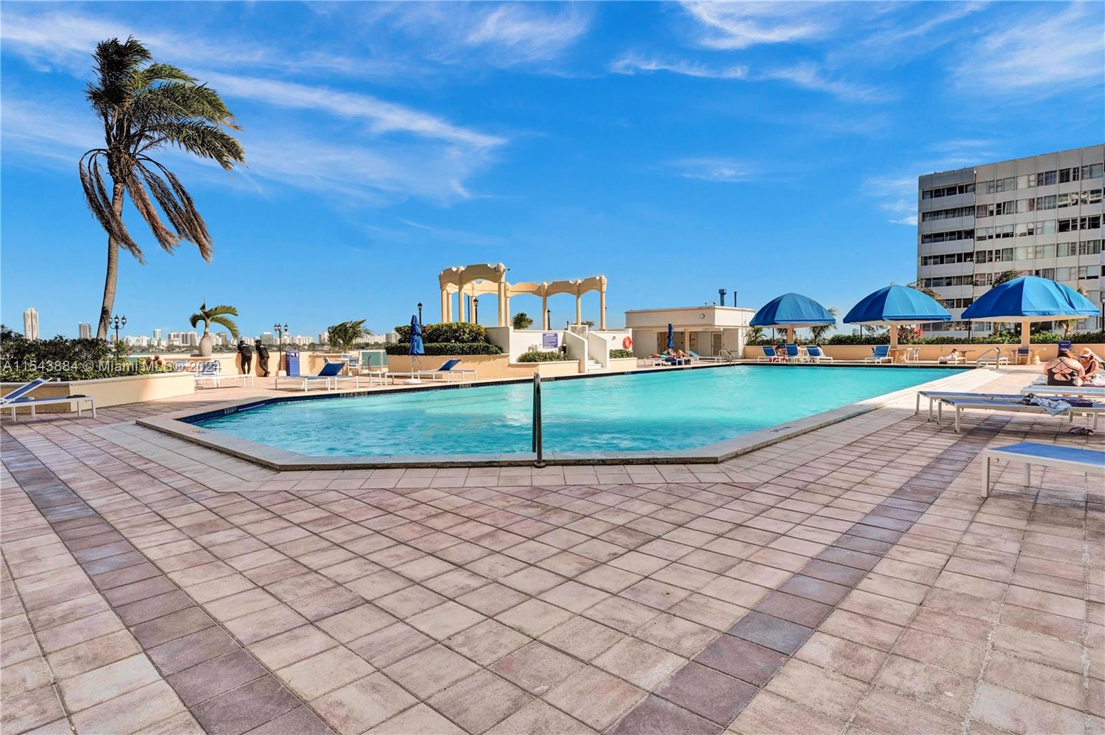 7601 E Treasure Dr 1402, North Bay Village, Florida 33141, 2 Bedrooms Bedrooms, ,2 BathroomsBathrooms,Residential,For Sale,7601 E Treasure Dr 1402,A11543884