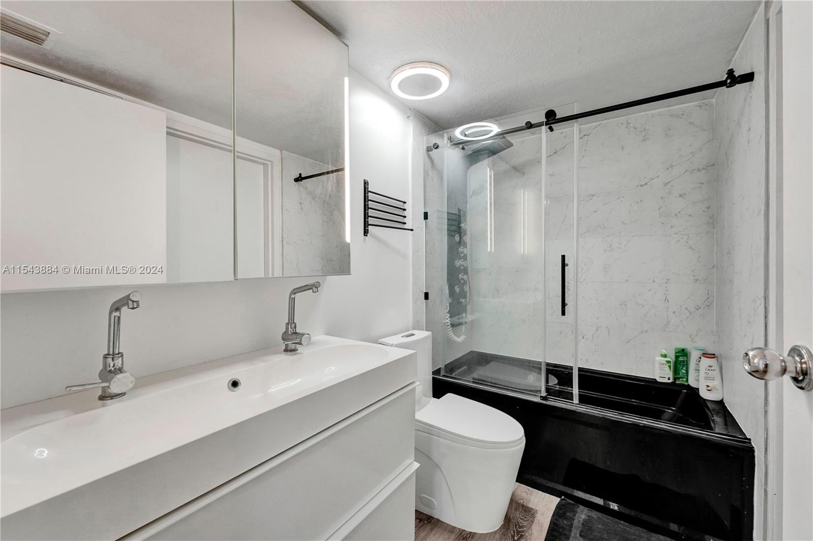 7601 E Treasure Dr 1402, North Bay Village, Florida 33141, 2 Bedrooms Bedrooms, ,2 BathroomsBathrooms,Residential,For Sale,7601 E Treasure Dr 1402,A11543884