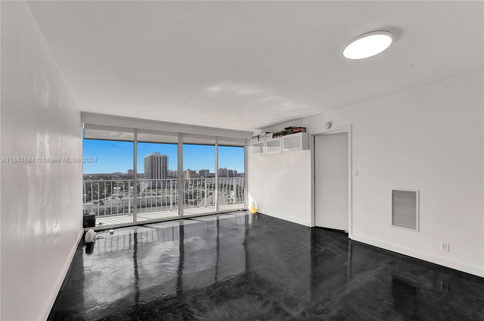 7601 E Treasure Dr 1402, North Bay Village, Florida 33141, 2 Bedrooms Bedrooms, ,2 BathroomsBathrooms,Residential,For Sale,7601 E Treasure Dr 1402,A11543884