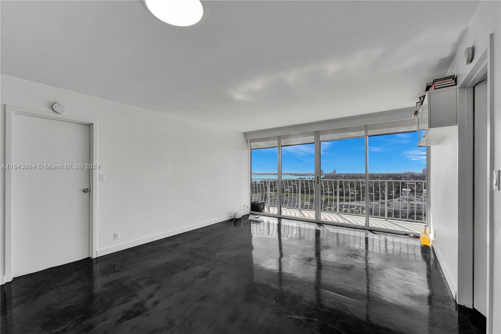 7601 E Treasure Dr 1402, North Bay Village, Florida 33141, 2 Bedrooms Bedrooms, ,2 BathroomsBathrooms,Residential,For Sale,7601 E Treasure Dr 1402,A11543884