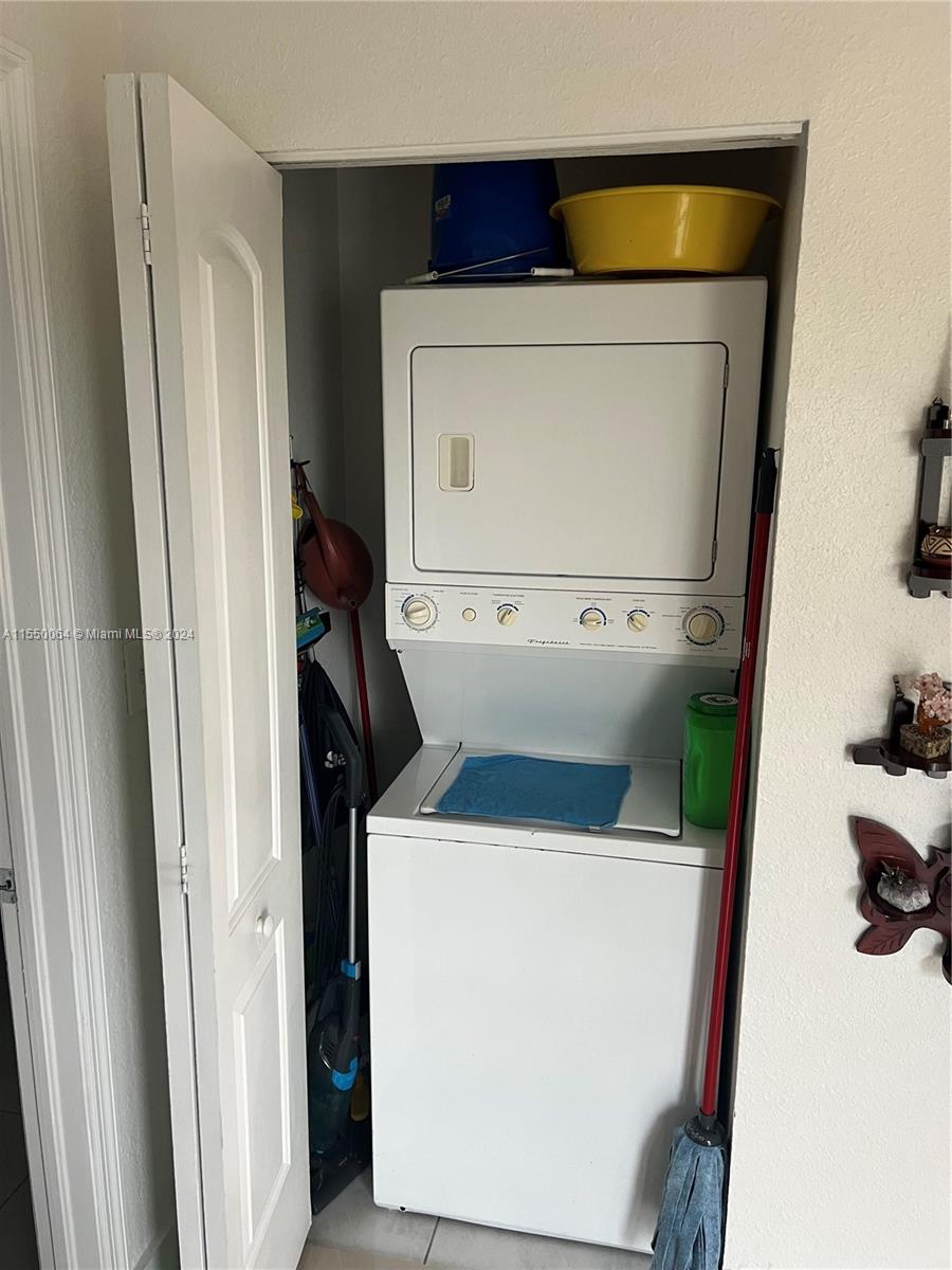 6940 NW 179th St 302-7, Hialeah, Florida 33015, 3 Bedrooms Bedrooms, ,2 BathroomsBathrooms,Residential,For Sale,6940 NW 179th St 302-7,A11550064