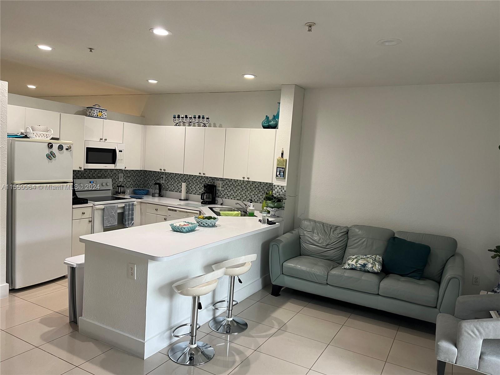 6940 NW 179th St 302-7, Hialeah, Florida 33015, 3 Bedrooms Bedrooms, ,2 BathroomsBathrooms,Residential,For Sale,6940 NW 179th St 302-7,A11550064