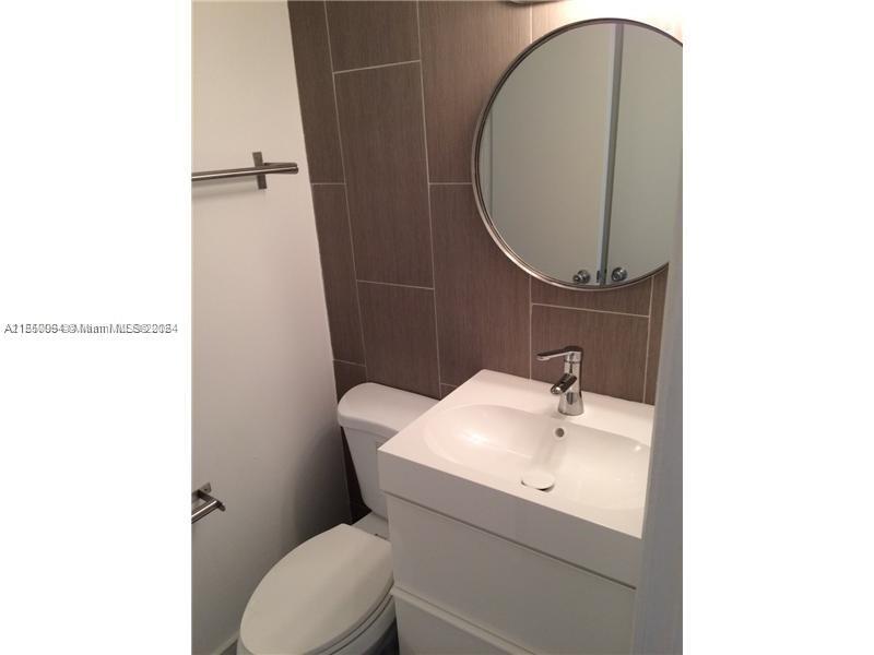 Miami, Florida 33172, 2 Bedrooms Bedrooms, ,1 BathroomBathrooms,Residential,For Sale,A11550094