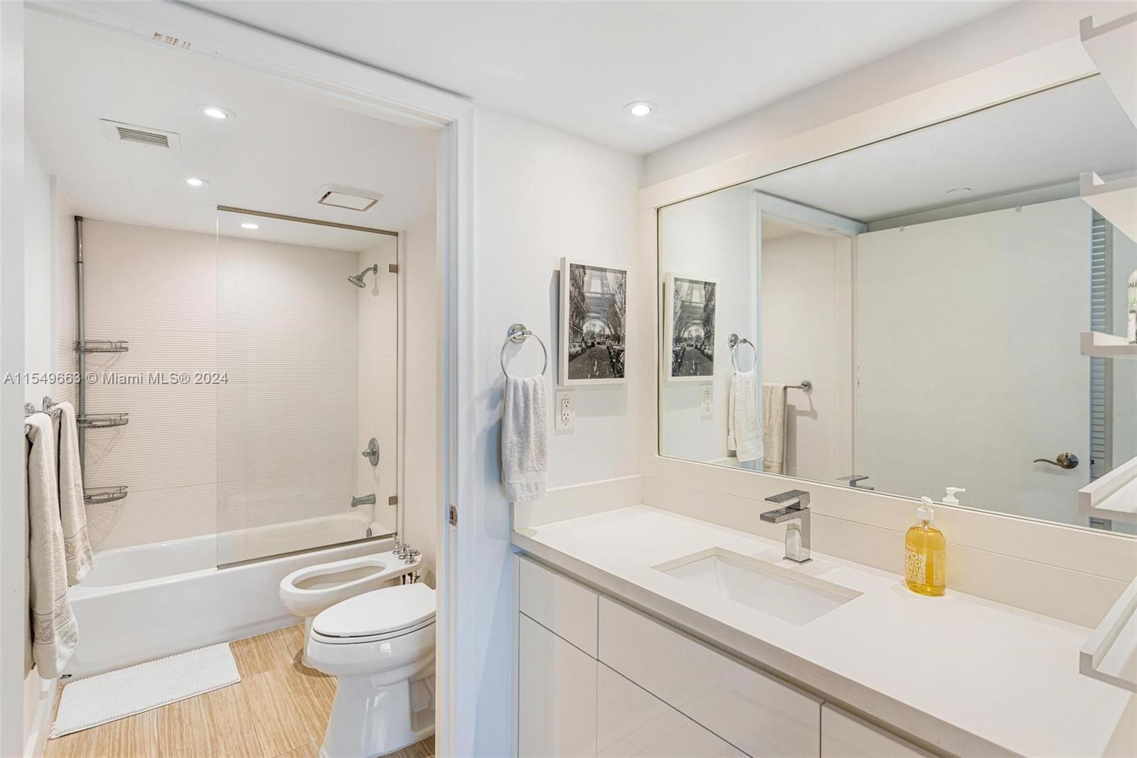 3411 Indian Creek Dr 1002, Miami Beach, Florida 33140, 2 Bedrooms Bedrooms, ,2 BathroomsBathrooms,Residential,For Sale,3411 Indian Creek Dr 1002,A11549663