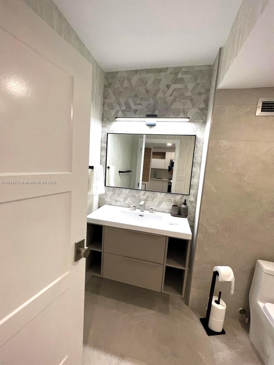 100 Lincoln Rd 625, Miami Beach, Florida 33139, 1 Bedroom Bedrooms, ,1 BathroomBathrooms,Residential,For Sale,100 Lincoln Rd 625,A11548273