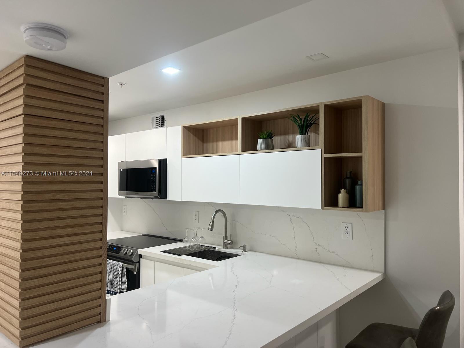 100 Lincoln Rd 625, Miami Beach, Florida 33139, 1 Bedroom Bedrooms, ,1 BathroomBathrooms,Residential,For Sale,100 Lincoln Rd 625,A11548273