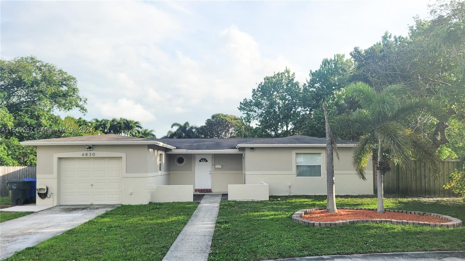 6830 SW 8th Ct, North Lauderdale, FL 33068