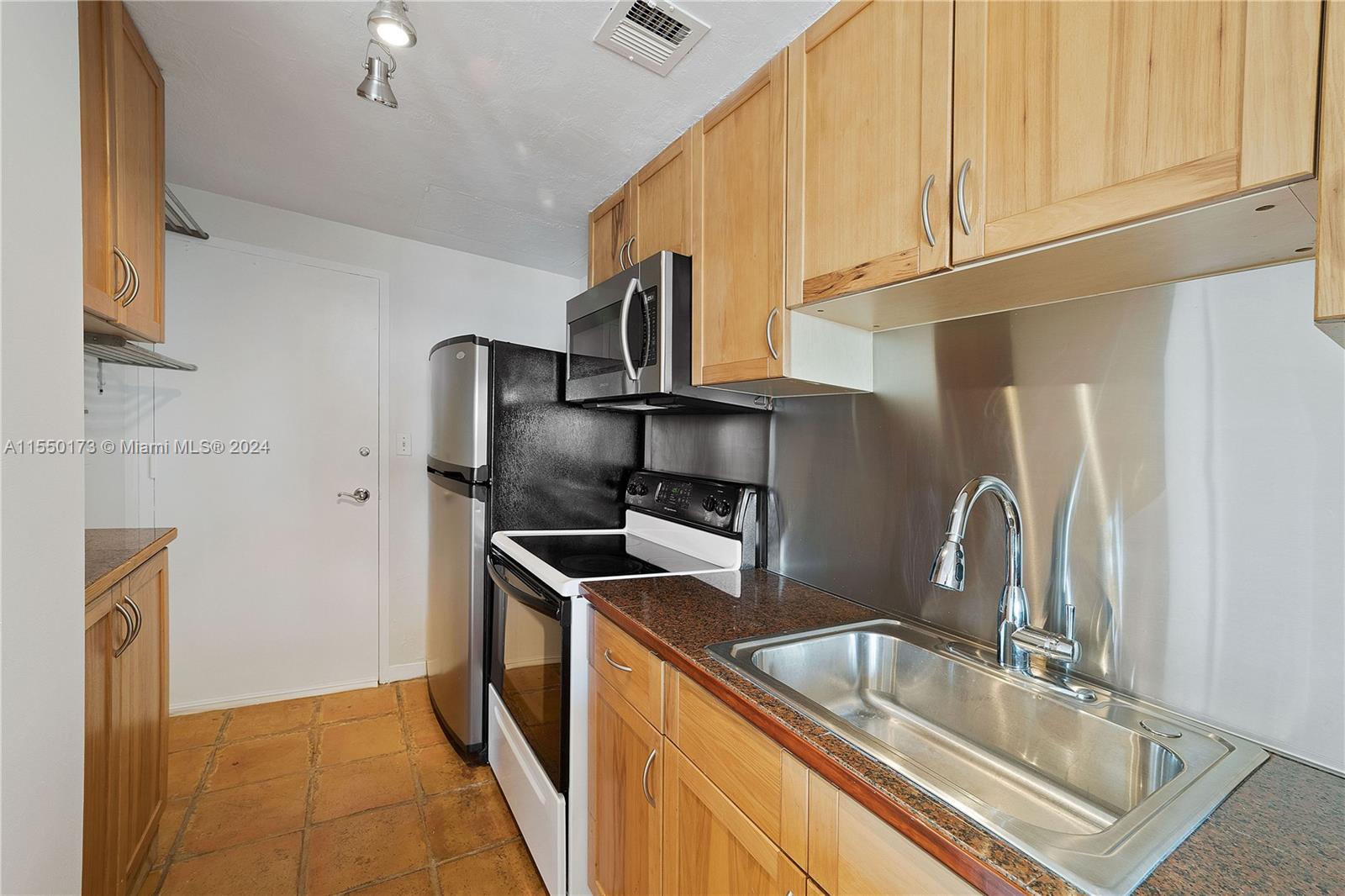 880 NE 69th St 4Q, Miami, Florida 33138, 1 Bedroom Bedrooms, ,1 BathroomBathrooms,Residential,For Sale,880 NE 69th St 4Q,A11550173