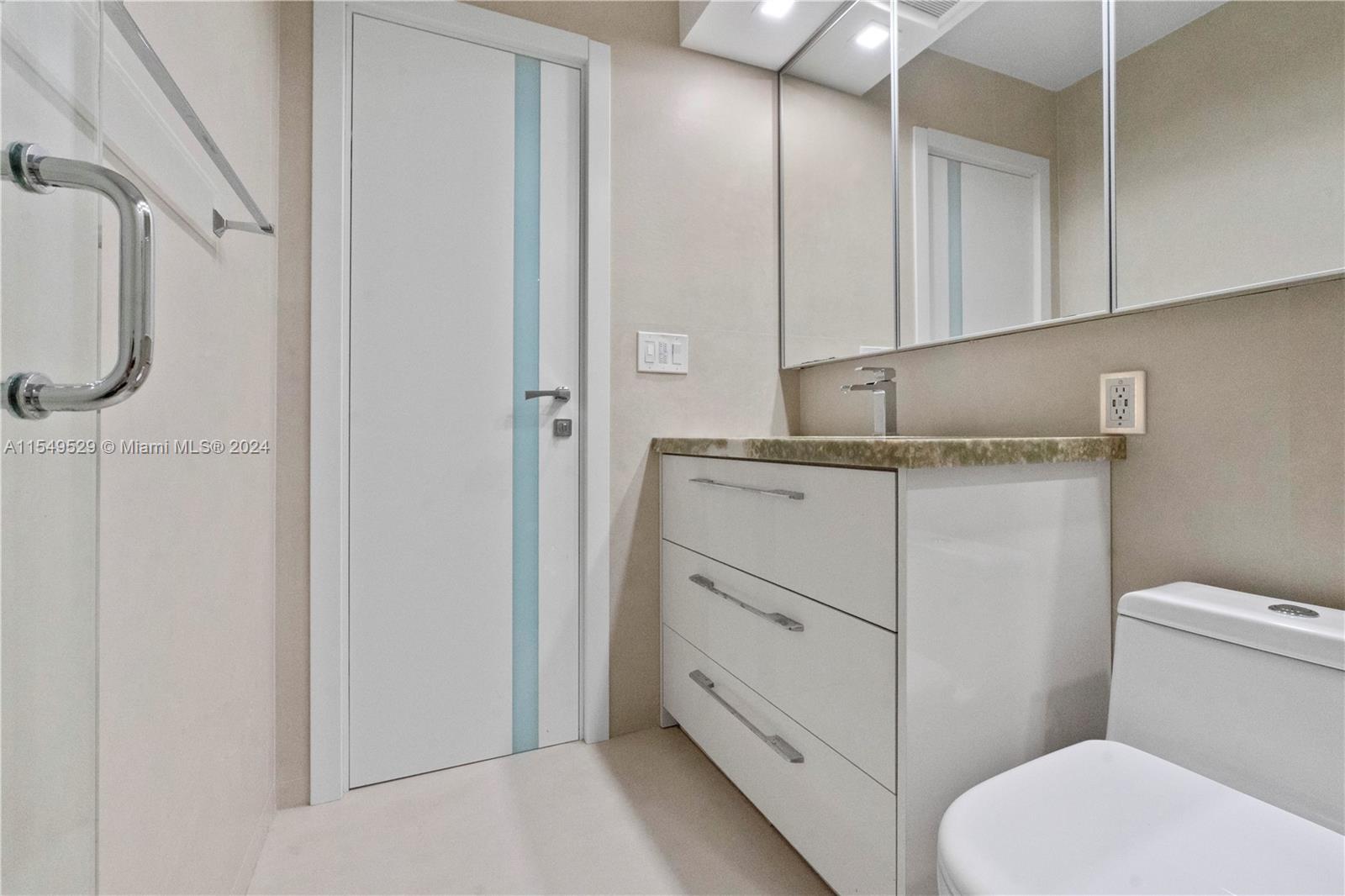 400 Kings Point Dr, Sunny Isles Beach, FL, 33160 United States, 1 Bedroom Bedrooms, ,1 BathroomBathrooms,Residential,For Sale,Kings Point Dr,A11549529