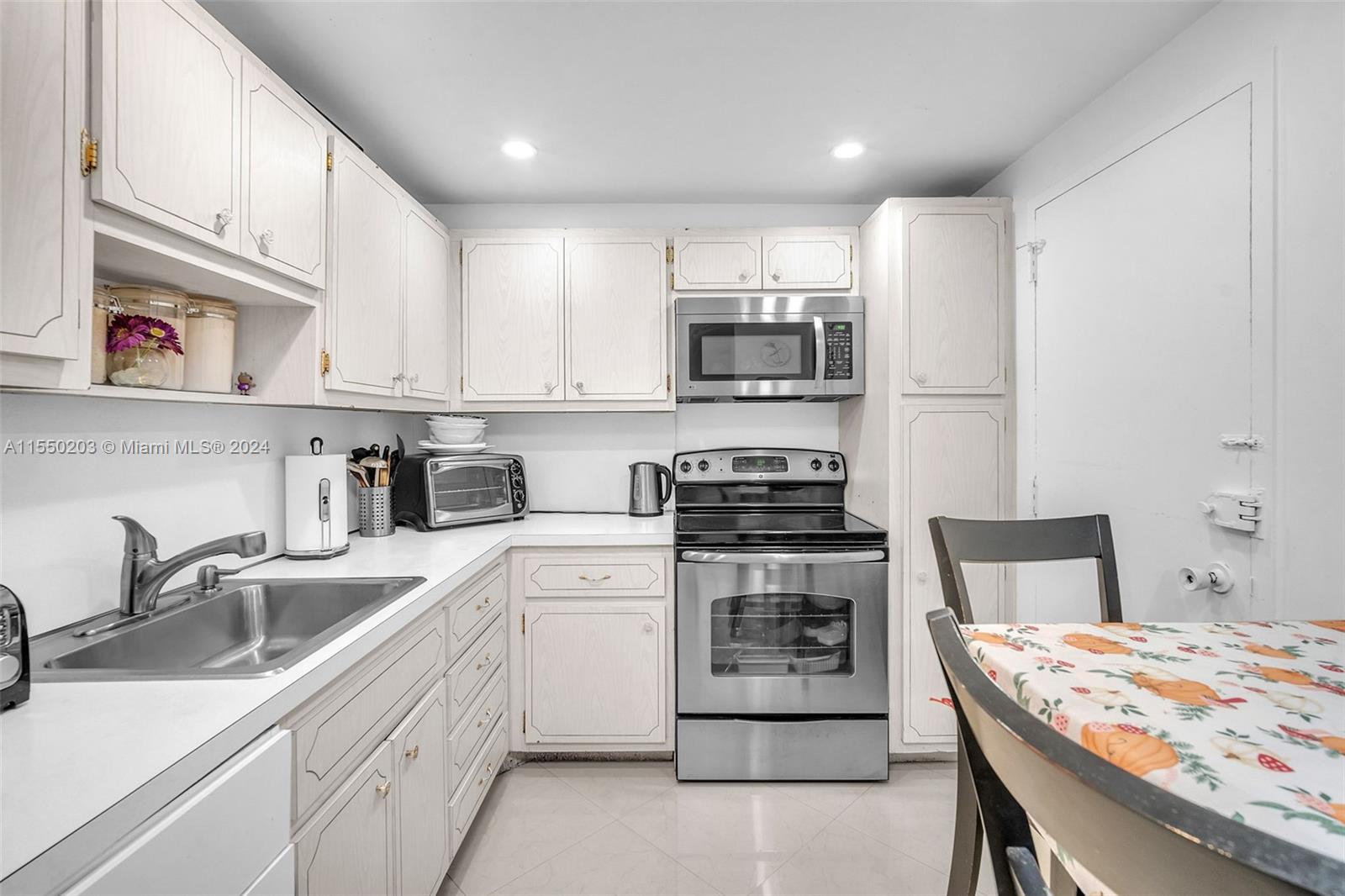 1965 S Ocean Dr 3M, Hallandale Beach, Florida 33009, 1 Bedroom Bedrooms, ,1 BathroomBathrooms,Residential,For Sale,1965 S Ocean Dr 3M,A11550203