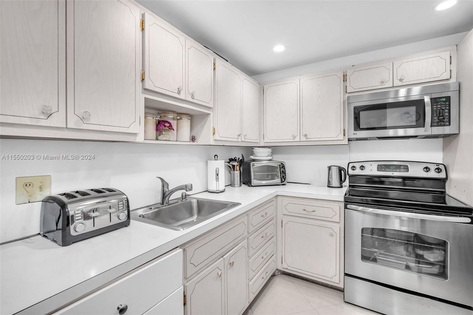 1965 S Ocean Dr 3M, Hallandale Beach, Florida 33009, 1 Bedroom Bedrooms, ,1 BathroomBathrooms,Residential,For Sale,1965 S Ocean Dr 3M,A11550203