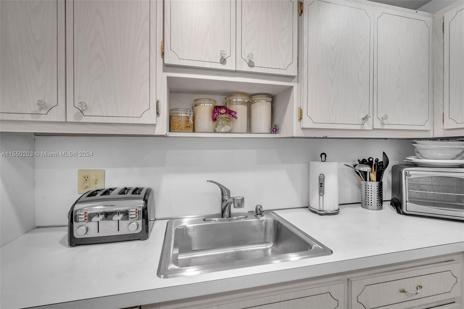 1965 S Ocean Dr 3M, Hallandale Beach, Florida 33009, 1 Bedroom Bedrooms, ,1 BathroomBathrooms,Residential,For Sale,1965 S Ocean Dr 3M,A11550203