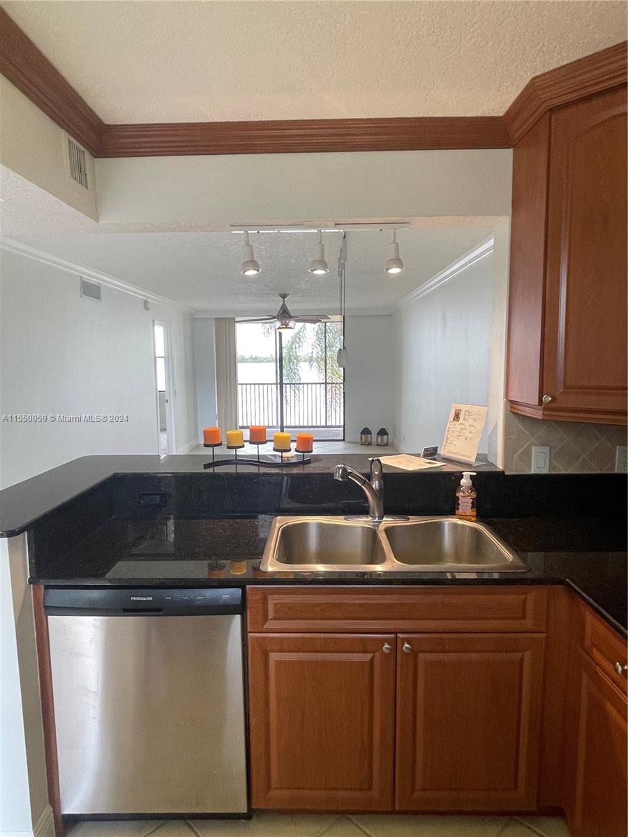 110 Lake Emerald Dr 203, Oakland Park, Florida 33309, 2 Bedrooms Bedrooms, ,2 BathroomsBathrooms,Residential,For Sale,110 Lake Emerald Dr 203,A11550059