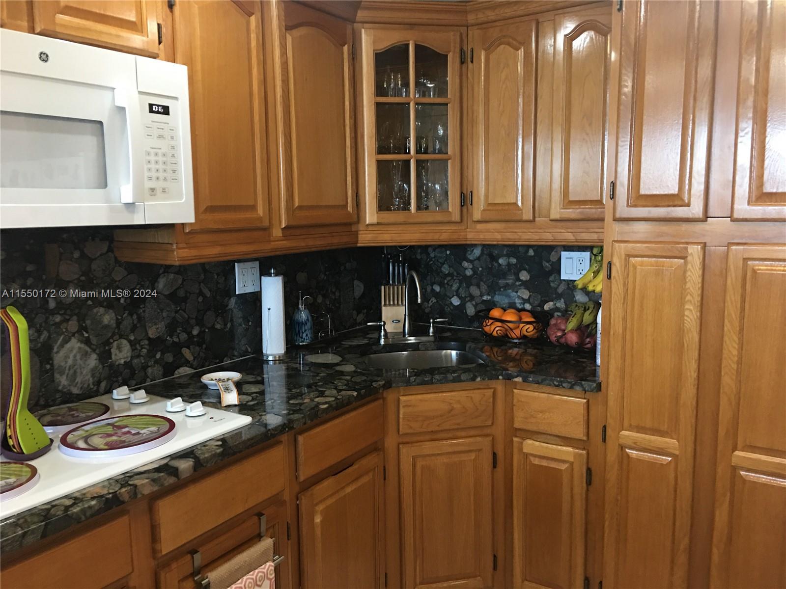 2761 Taft St 202, Hollywood, Florida 33020, 1 Bedroom Bedrooms, ,1 BathroomBathrooms,Residential,For Sale,2761 Taft St 202,A11550172