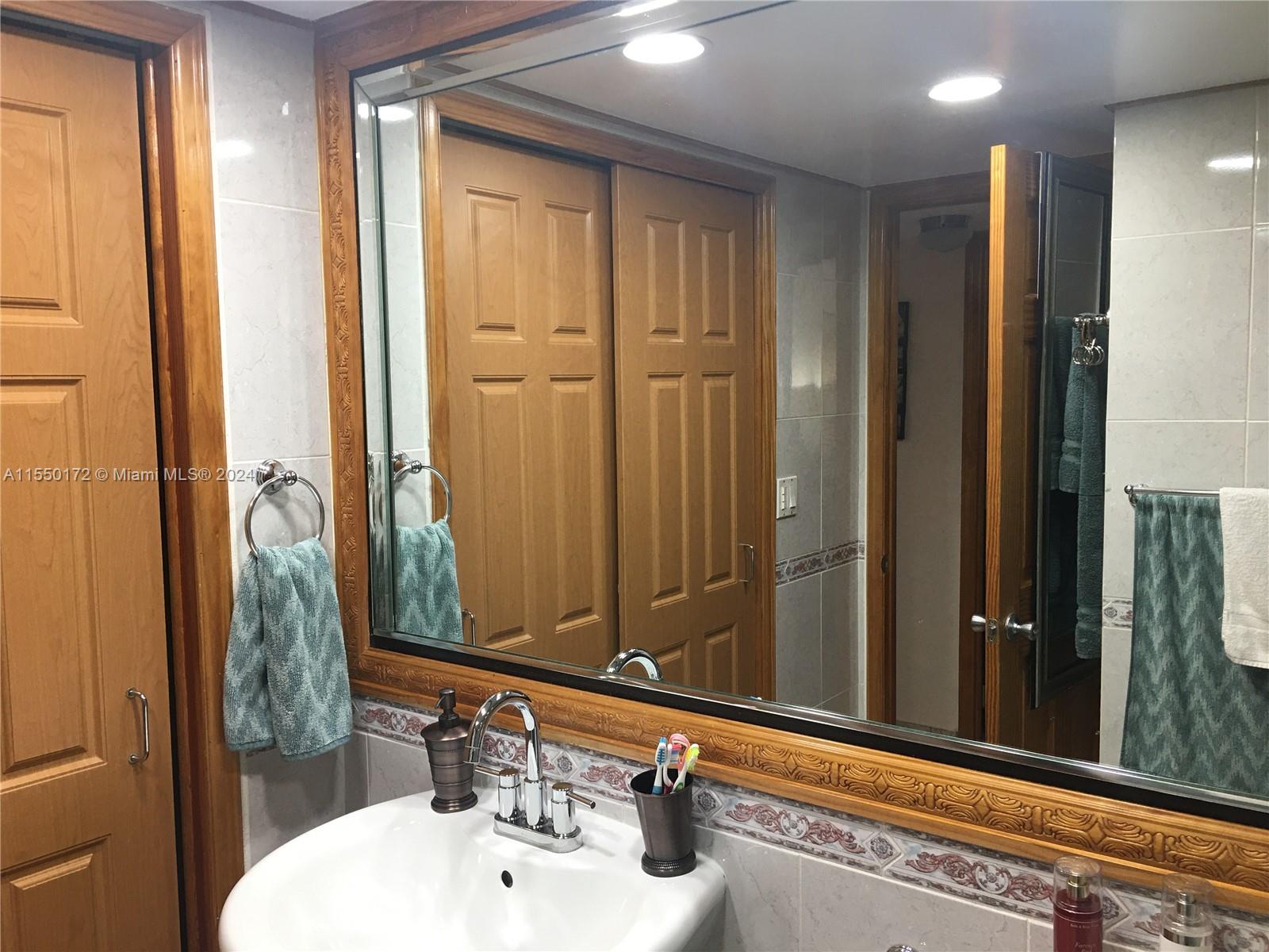 2761 Taft St 202, Hollywood, Florida 33020, 1 Bedroom Bedrooms, ,1 BathroomBathrooms,Residential,For Sale,2761 Taft St 202,A11550172