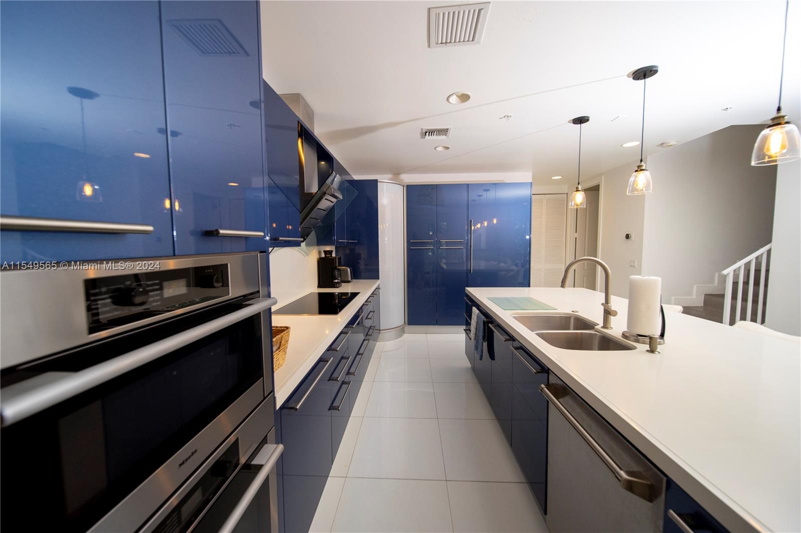 347 Oak St B1, Hollywood, Florida 33019, 4 Bedrooms Bedrooms, ,4 BathroomsBathrooms,Residential,For Sale,347 Oak St B1,A11549565