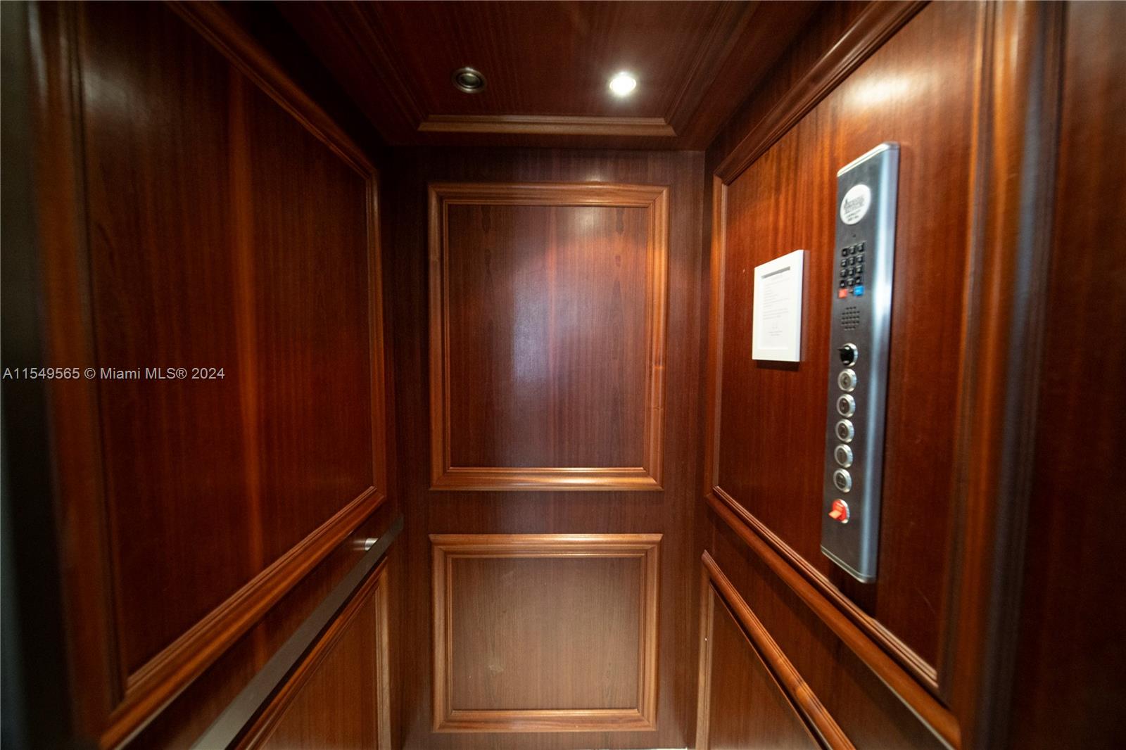 347 Oak St B1, Hollywood, Florida 33019, 4 Bedrooms Bedrooms, ,4 BathroomsBathrooms,Residential,For Sale,347 Oak St B1,A11549565