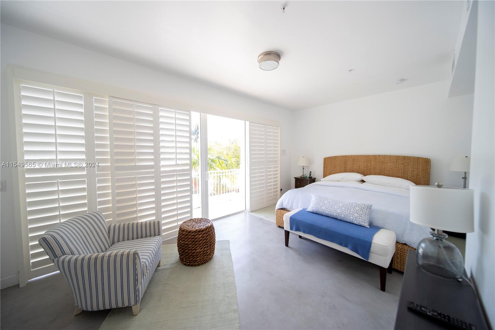 347 Oak St B1, Hollywood, Florida 33019, 4 Bedrooms Bedrooms, ,4 BathroomsBathrooms,Residential,For Sale,347 Oak St B1,A11549565