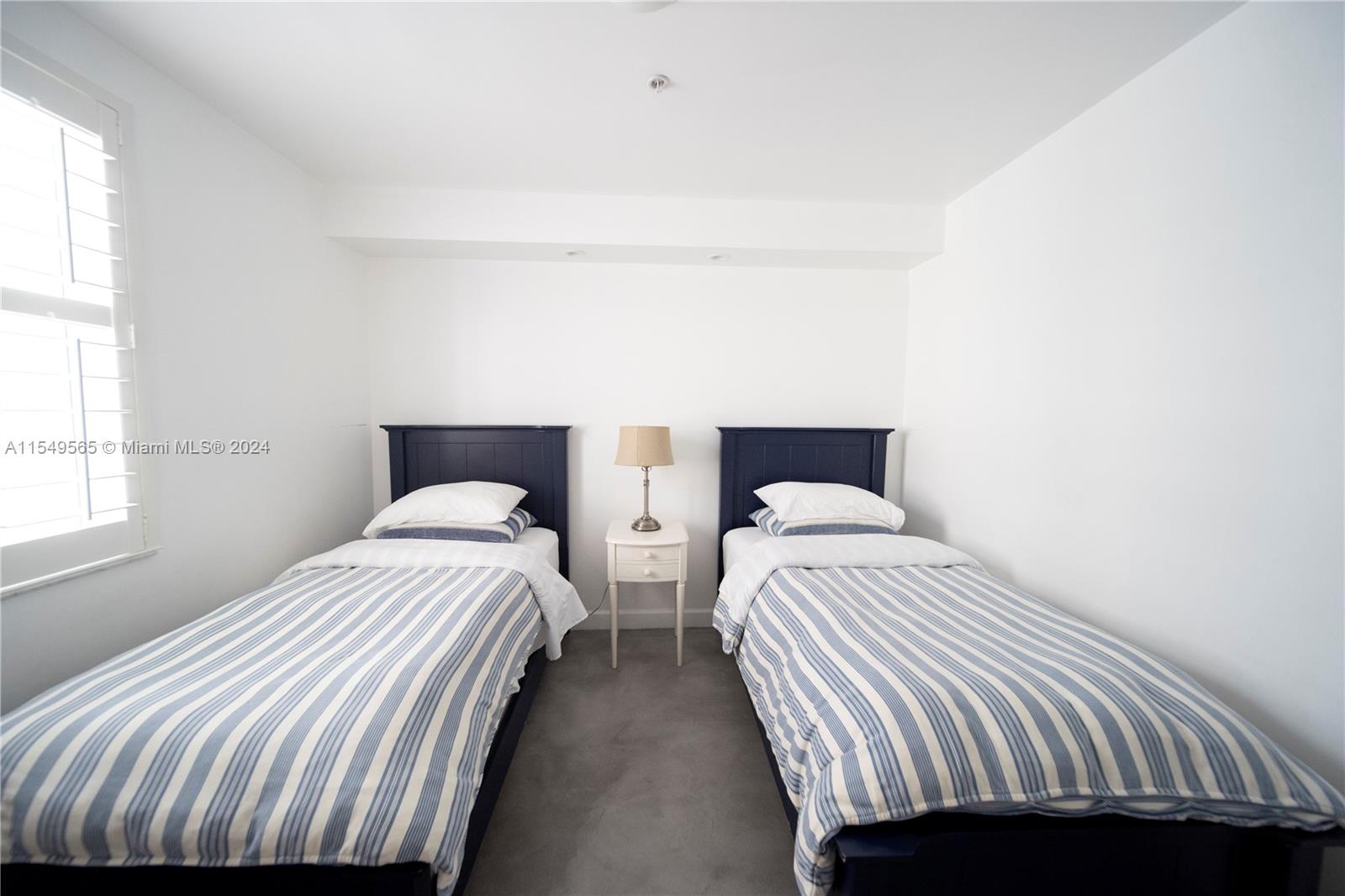 347 Oak St B1, Hollywood, Florida 33019, 4 Bedrooms Bedrooms, ,4 BathroomsBathrooms,Residential,For Sale,347 Oak St B1,A11549565